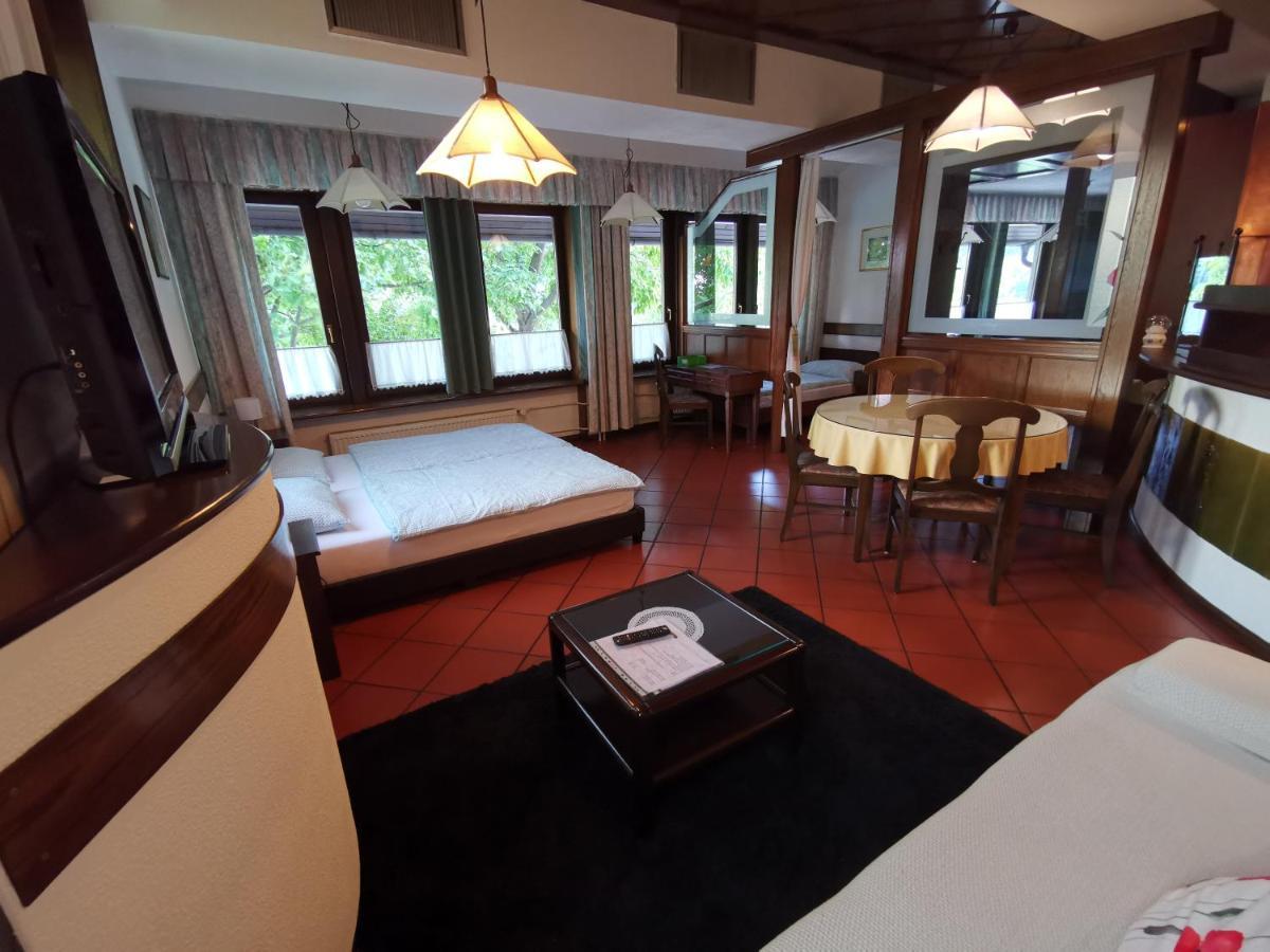 Apartmaji Mak เยเซนิตเซ ภายนอก รูปภาพ
