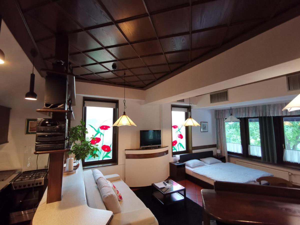 Apartmaji Mak เยเซนิตเซ ภายนอก รูปภาพ