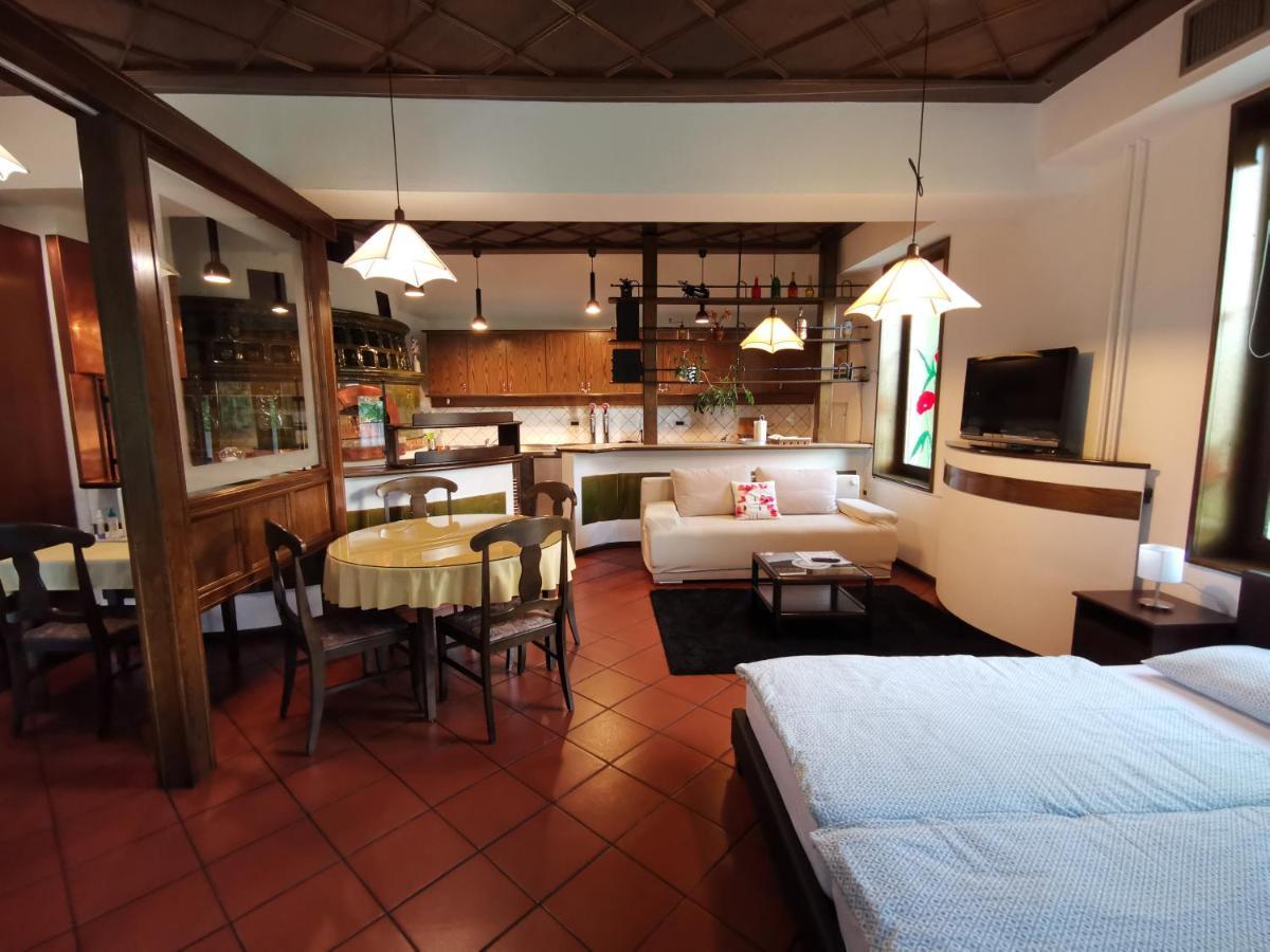 Apartmaji Mak เยเซนิตเซ ภายนอก รูปภาพ
